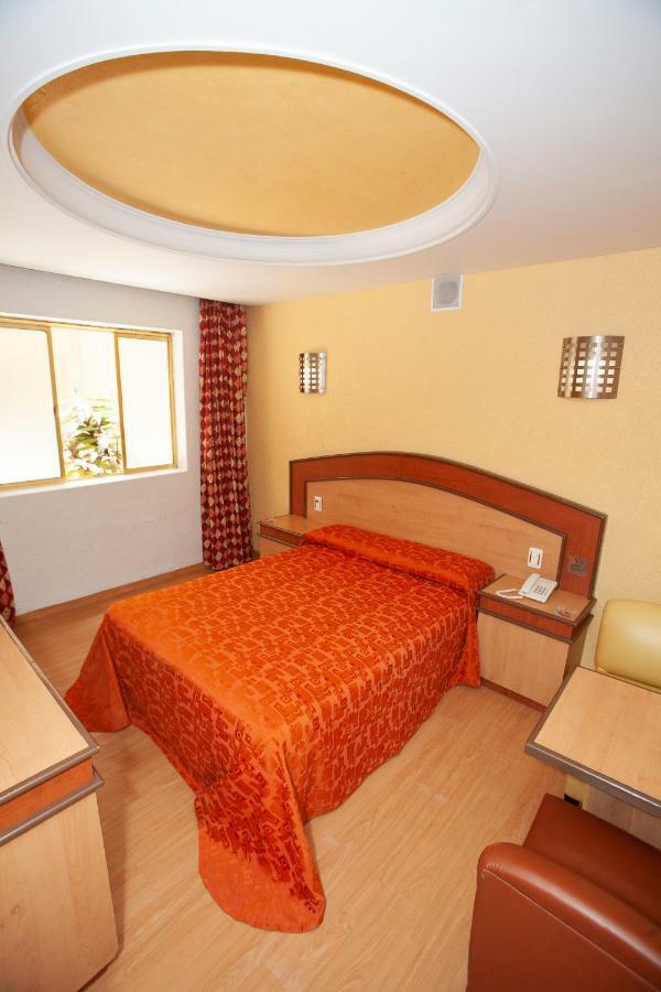 Hotel Tres Colonias - Solo Adultos เม็กซิโกซิตี้ ภายนอก รูปภาพ