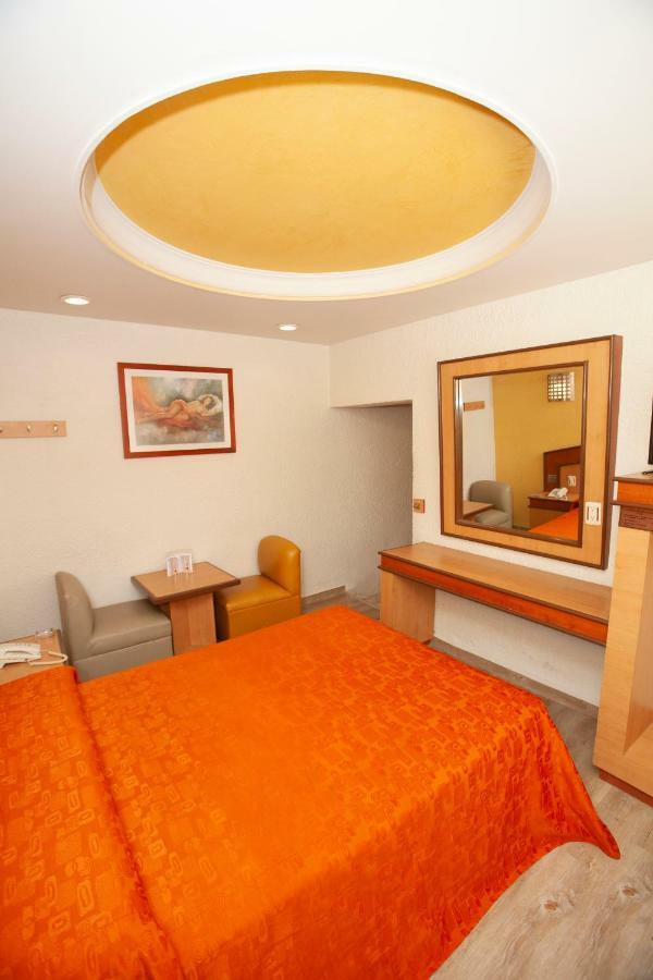 Hotel Tres Colonias - Solo Adultos เม็กซิโกซิตี้ ภายนอก รูปภาพ