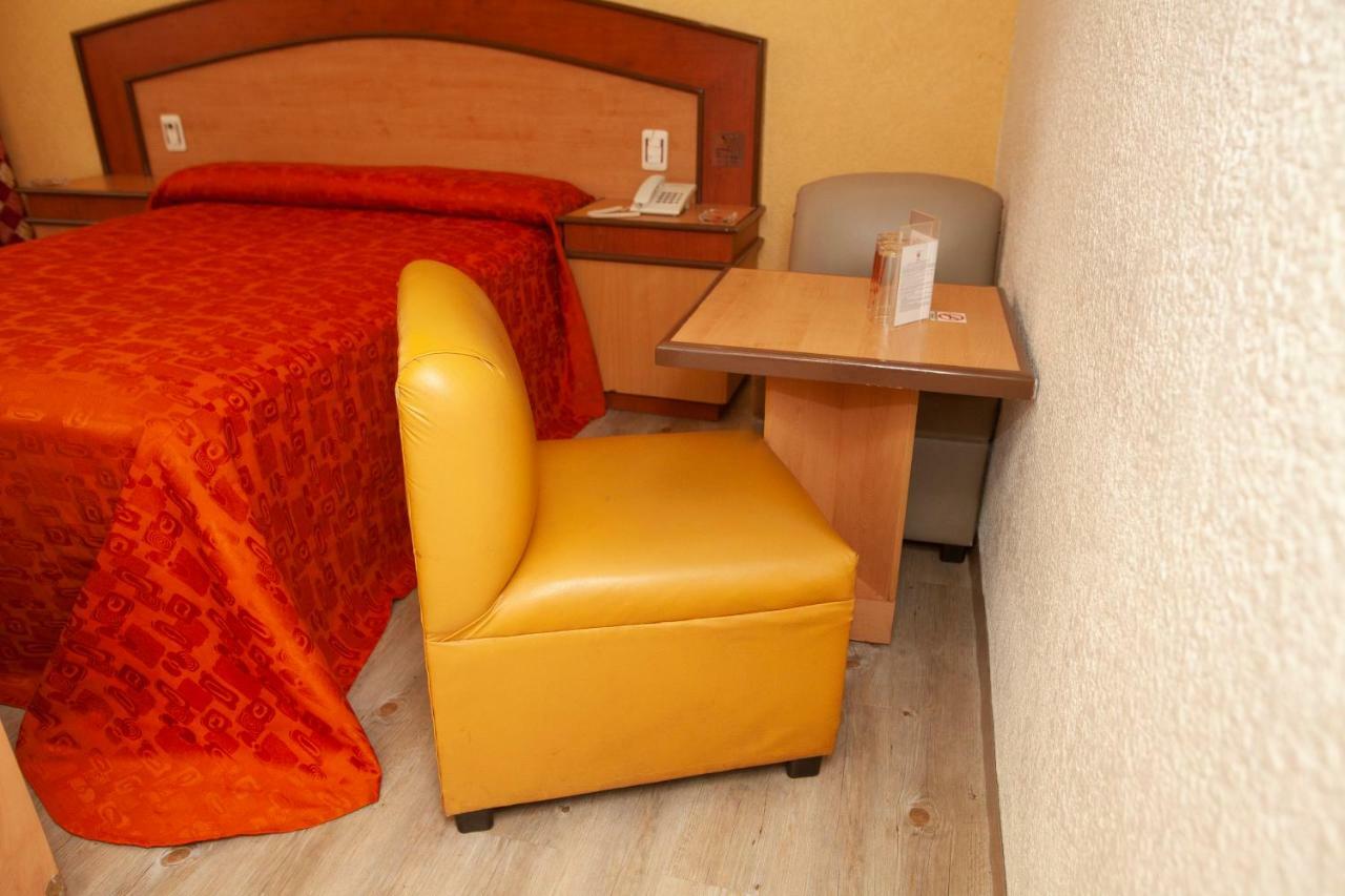 Hotel Tres Colonias - Solo Adultos เม็กซิโกซิตี้ ภายนอก รูปภาพ